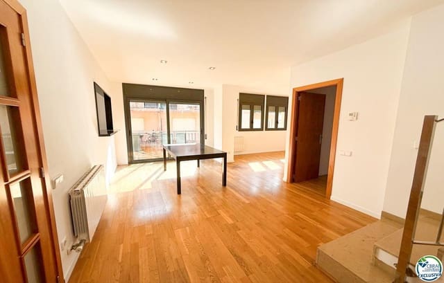 Piso de 3 habitaciones en Figueres en venta - 235.000 € (Ref: 9674792)