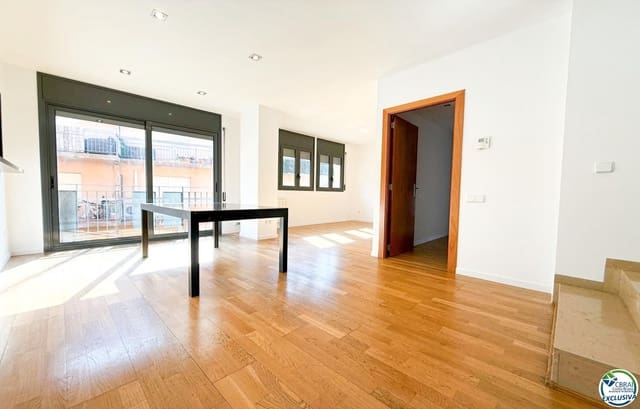 Piso de 3 habitaciones en Figueres en venta - 235.000 € (Ref: 9674792)