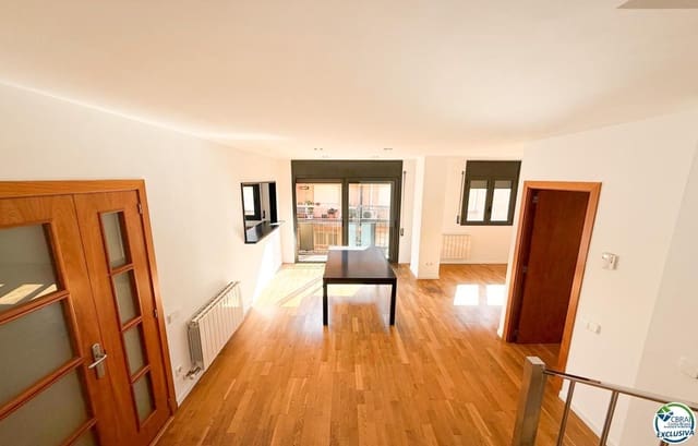 Piso de 3 habitaciones en Figueres en venta - 235.000 € (Ref: 9674792)