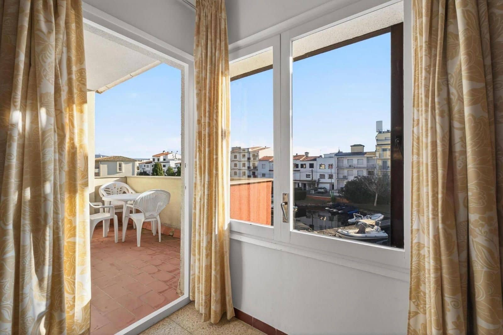 2 bedroom Flat for sale in Empuriabrava with pool garage - € 170,000 (Ref: 9674793)