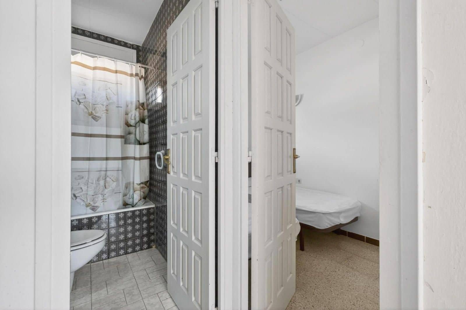 2 bedroom Flat for sale in Empuriabrava with pool garage - € 170,000 (Ref: 9674793)