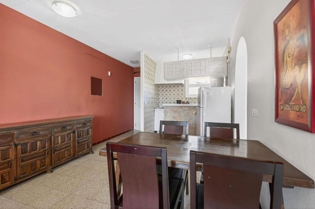 2 bedroom Flat for sale in Empuriabrava, Castelló d'Empúries with pool garage - € 170,000 (Ref: 9674793)