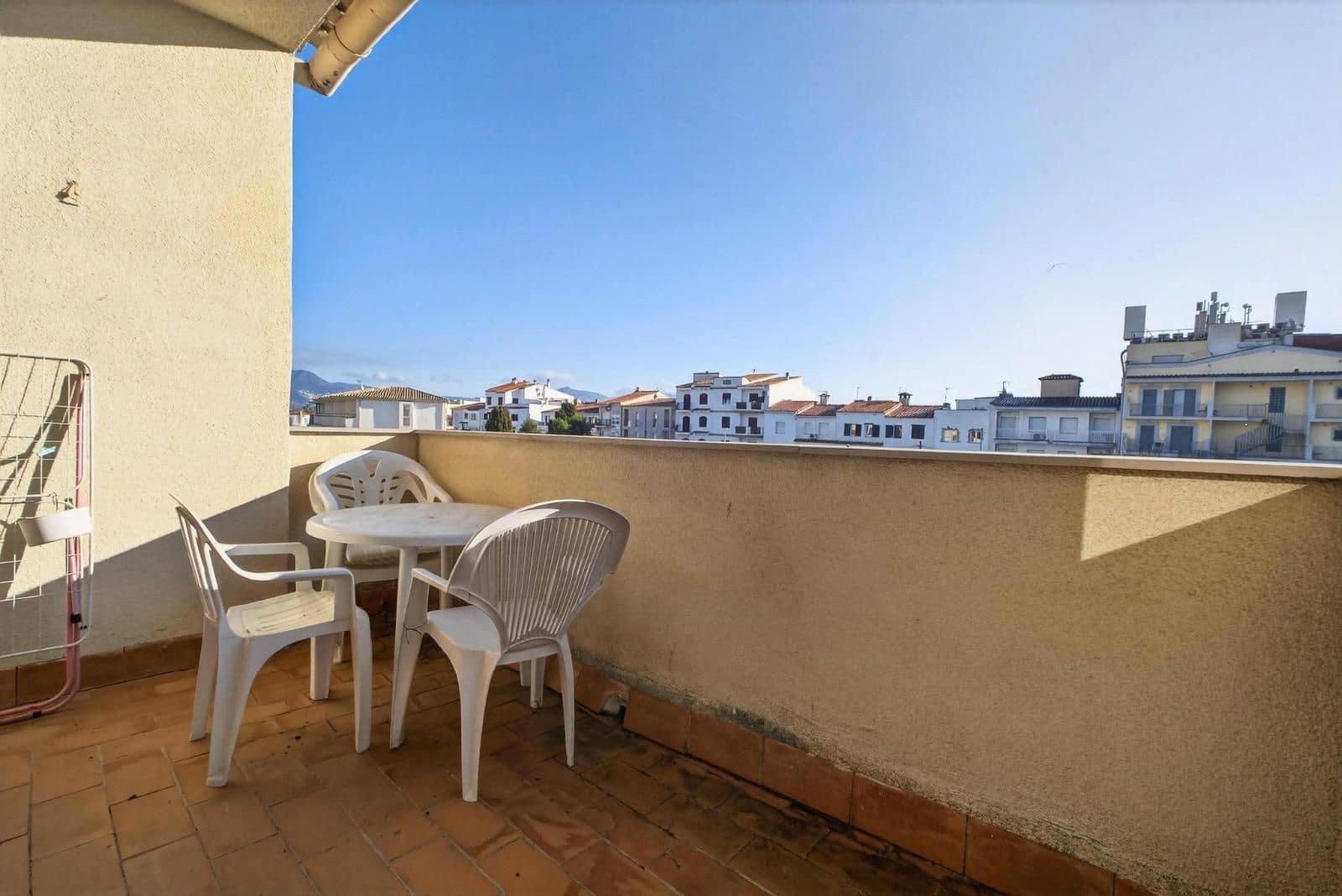 2 bedroom Flat for sale in Empuriabrava with pool garage - € 170,000 (Ref: 9674793)