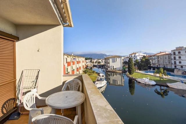 2 bedroom Flat for sale in Empuriabrava, Castelló d'Empúries with pool garage - € 170,000 (Ref: 9674793)