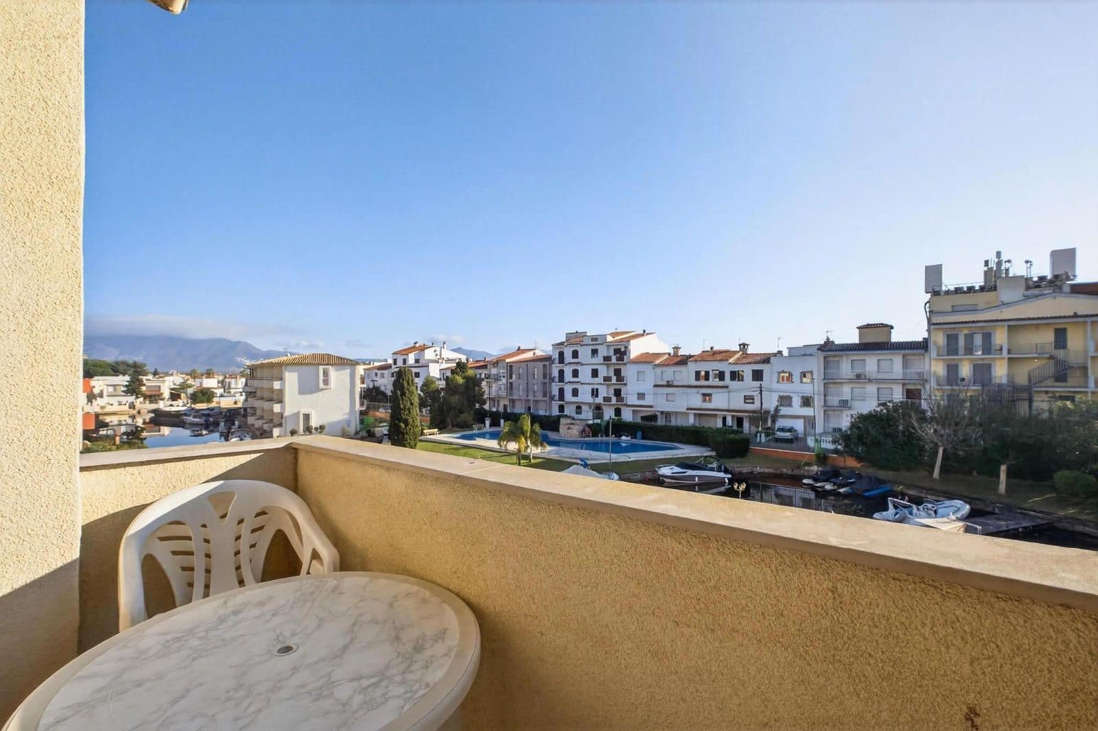 2 bedroom Flat for sale in Empuriabrava with pool garage - € 170,000 (Ref: 9674793)