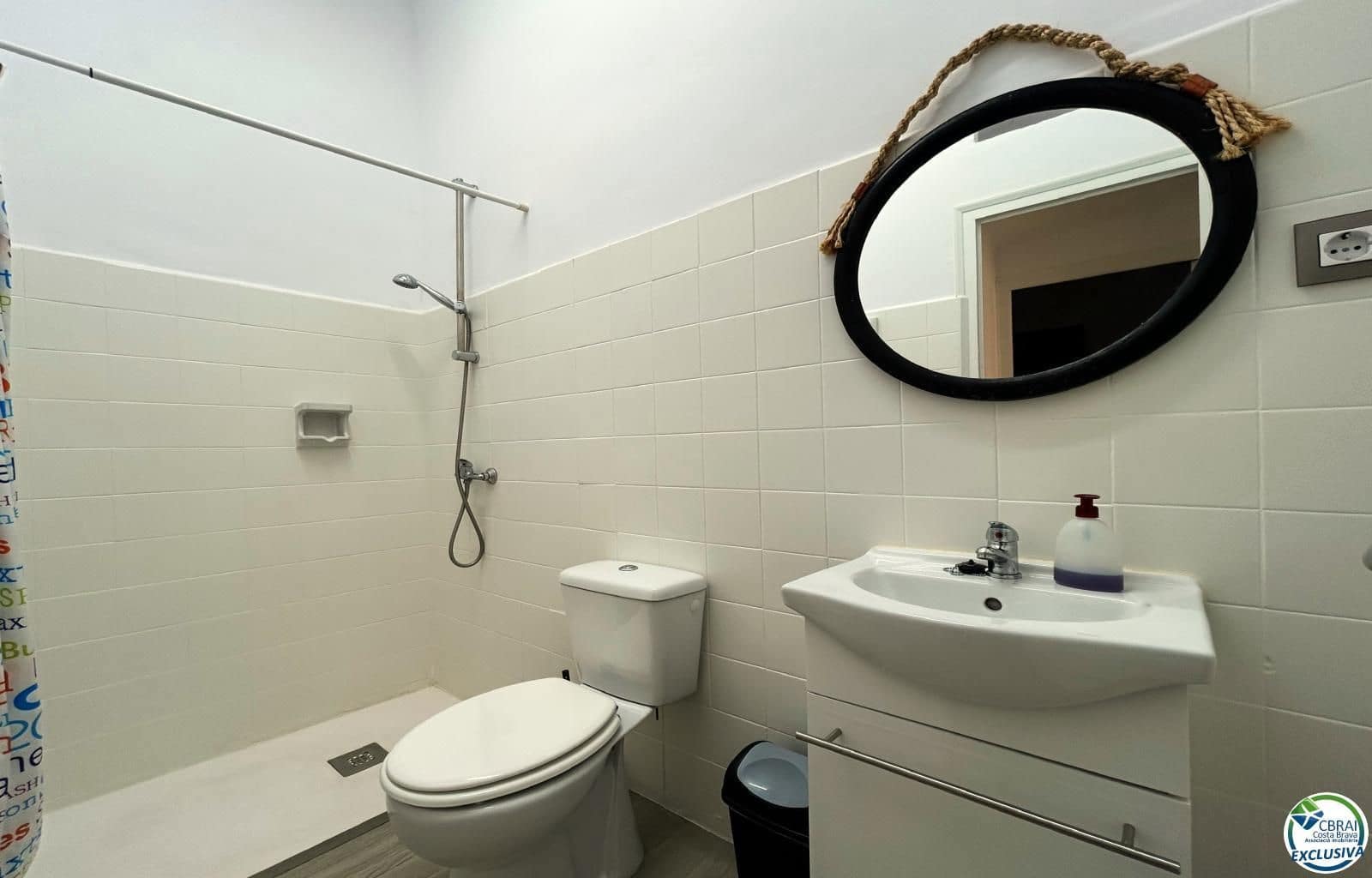 8 bedroom Villa for sale in Llanca with garage - € 359,000 (Ref: 9674794)