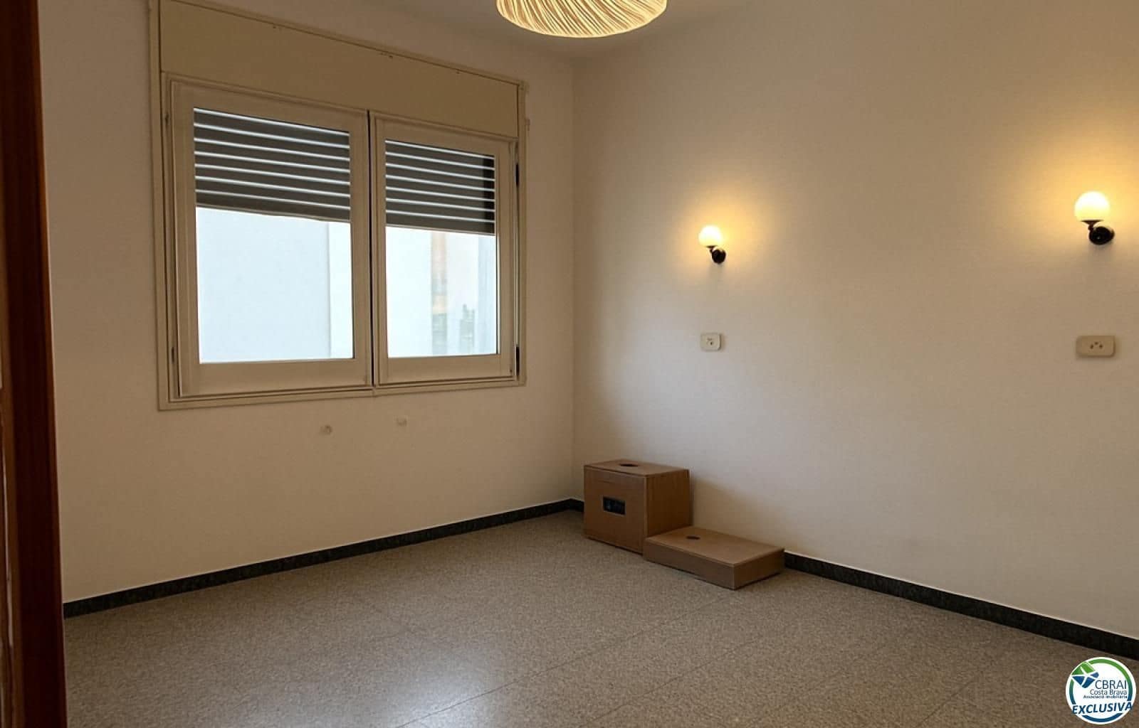 8 bedroom Villa for sale in Llanca with garage - € 359,000 (Ref: 9674794)