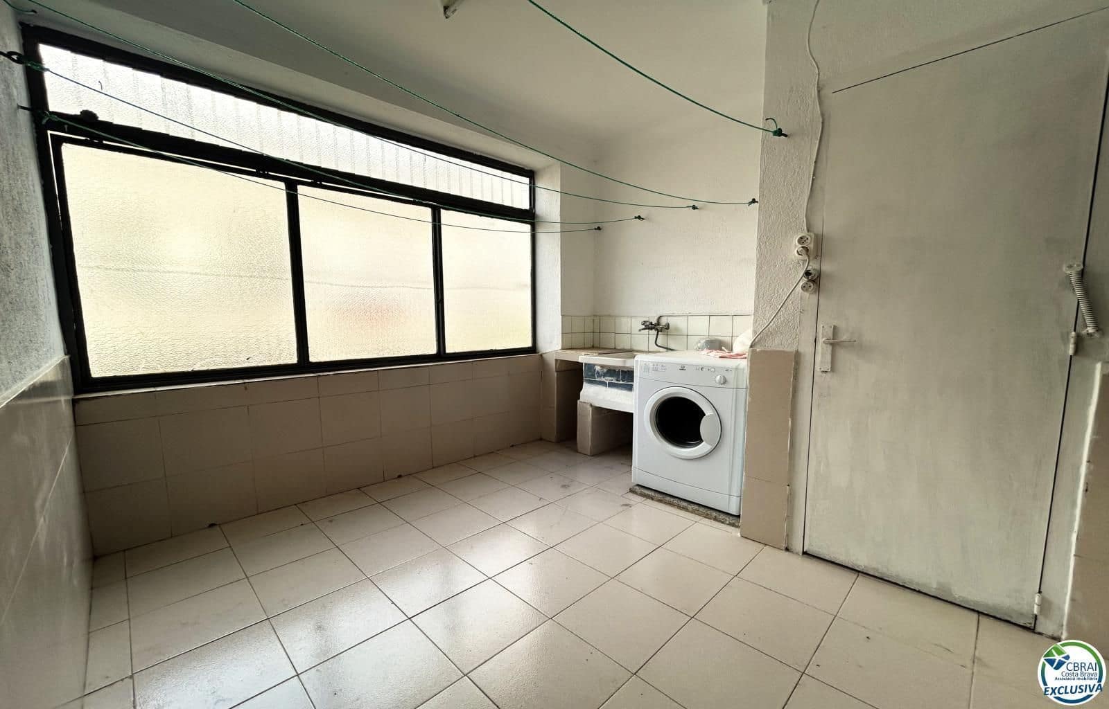 8 bedroom Villa for sale in Llanca with garage - € 359,000 (Ref: 9674794)