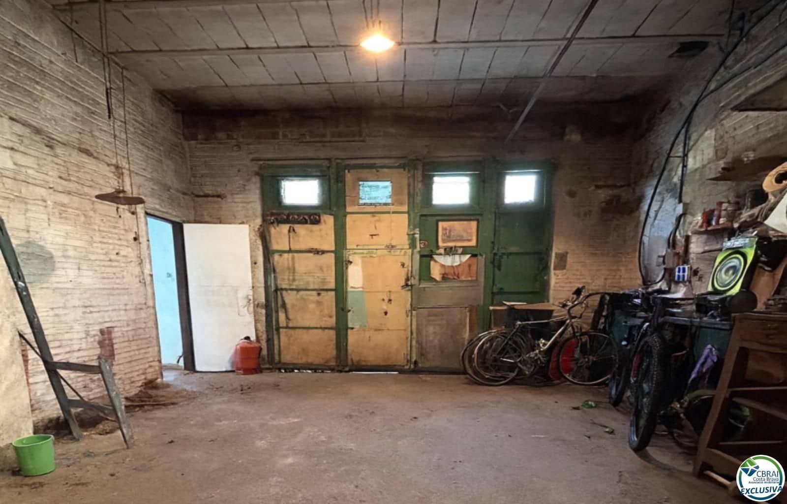 8 bedroom Villa for sale in Llanca with garage - € 359,000 (Ref: 9674794)