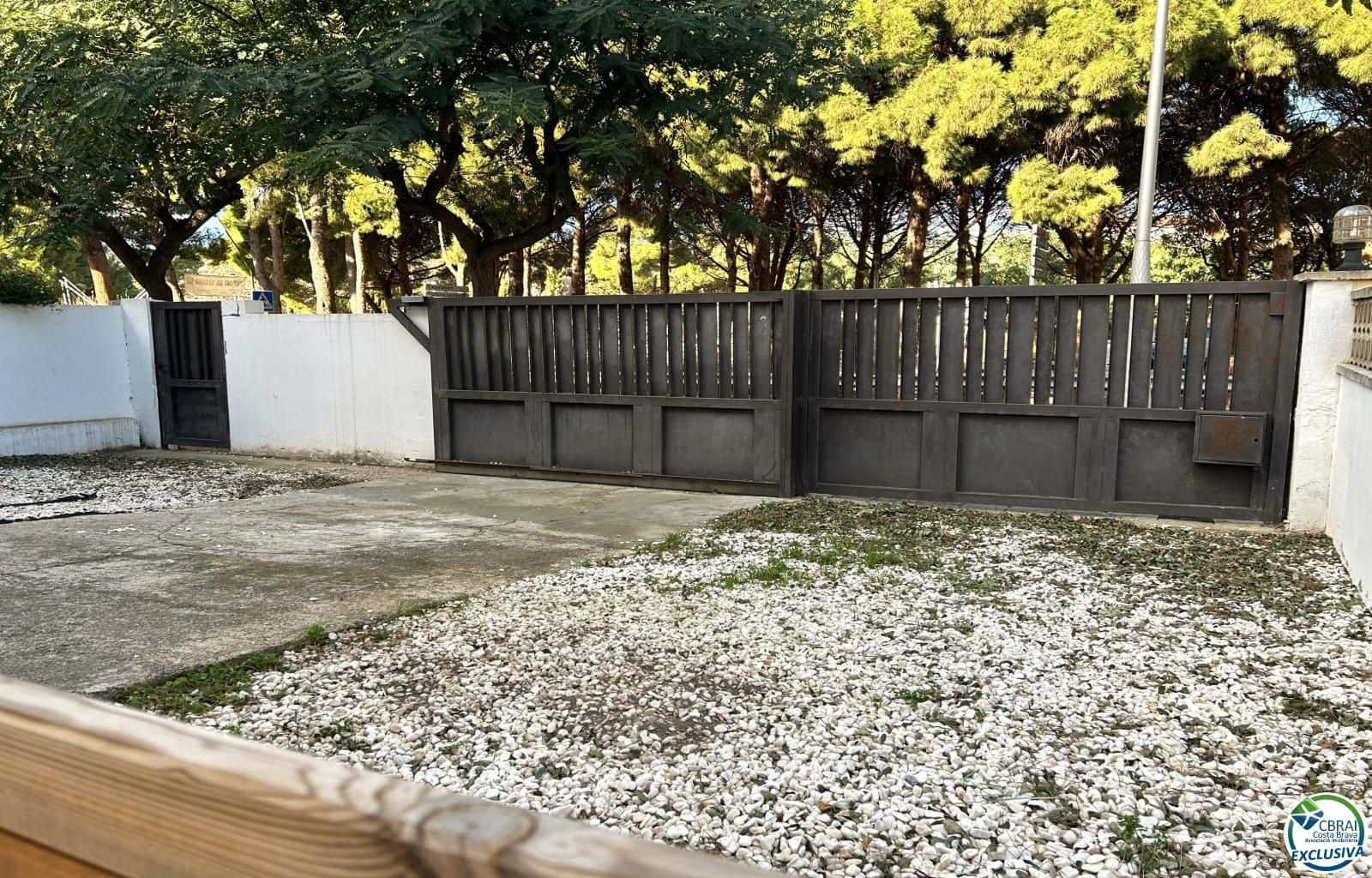 8 bedroom Villa for sale in Llanca with garage - € 359,000 (Ref: 9674794)