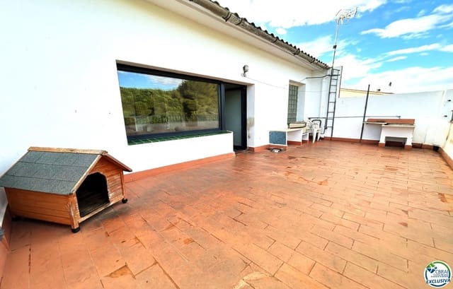 8 bedroom Villa for sale in Llançà - € 359,000 (Ref: 9674794)