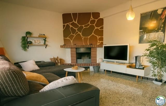 8 bedroom Villa for sale in Llançà - € 359,000 (Ref: 9674794)