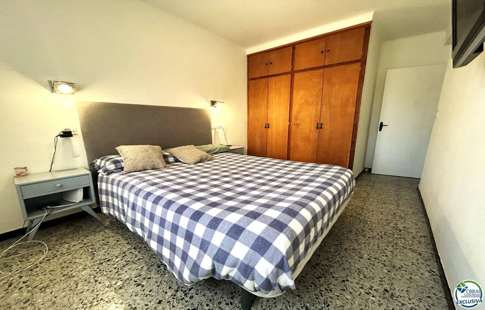 8 bedroom Villa for sale in Llanca with garage - € 359,000 (Ref: 9674794)