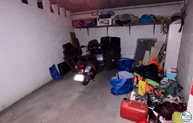 Garage à vendre à Roses - 35 000 € (Ref: 9687439)