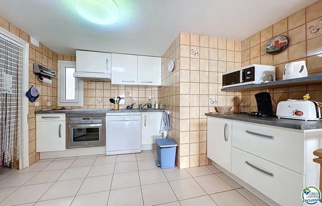 Piso de 2 habitaciones en Roses en venta con garaje - 295.000 € (Ref: 9687440)