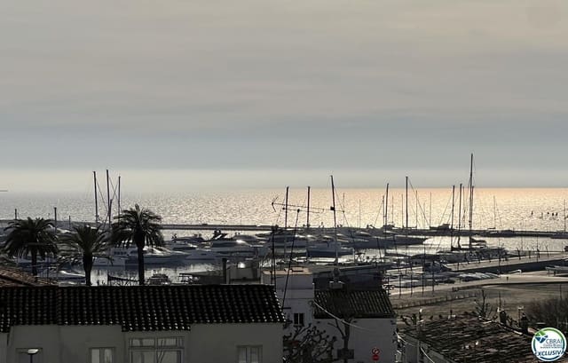 Piso de 2 habitaciones en Roses en venta con garaje - 295.000 € (Ref: 9687440)