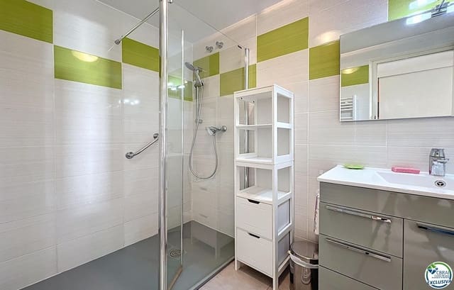 Piso de 2 habitaciones en Roses en venta con garaje - 295.000 € (Ref: 9687440)