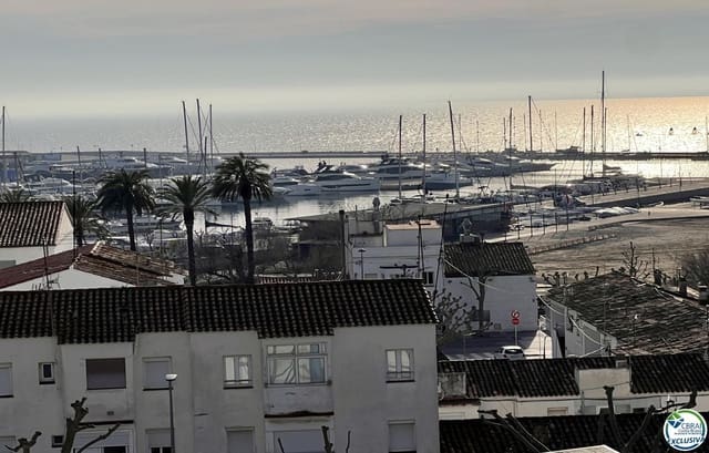 Piso de 2 habitaciones en Roses en venta con garaje - 295.000 € (Ref: 9687440)