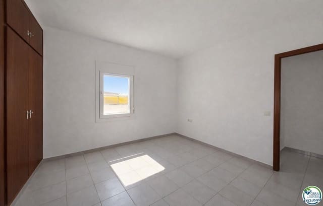 4 slaapkamer Villa te koop in Torroella de Montgrí met garage - € 256.000 (Ref: 9699301)