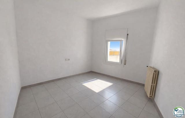 4 slaapkamer Villa te koop in Torroella de Montgrí met garage - € 256.000 (Ref: 9699301)