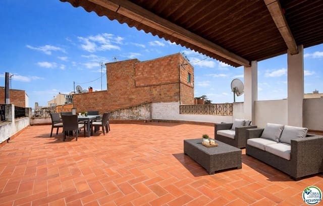 4 slaapkamer Villa te koop in Torroella de Montgrí met garage - € 256.000 (Ref: 9699301)