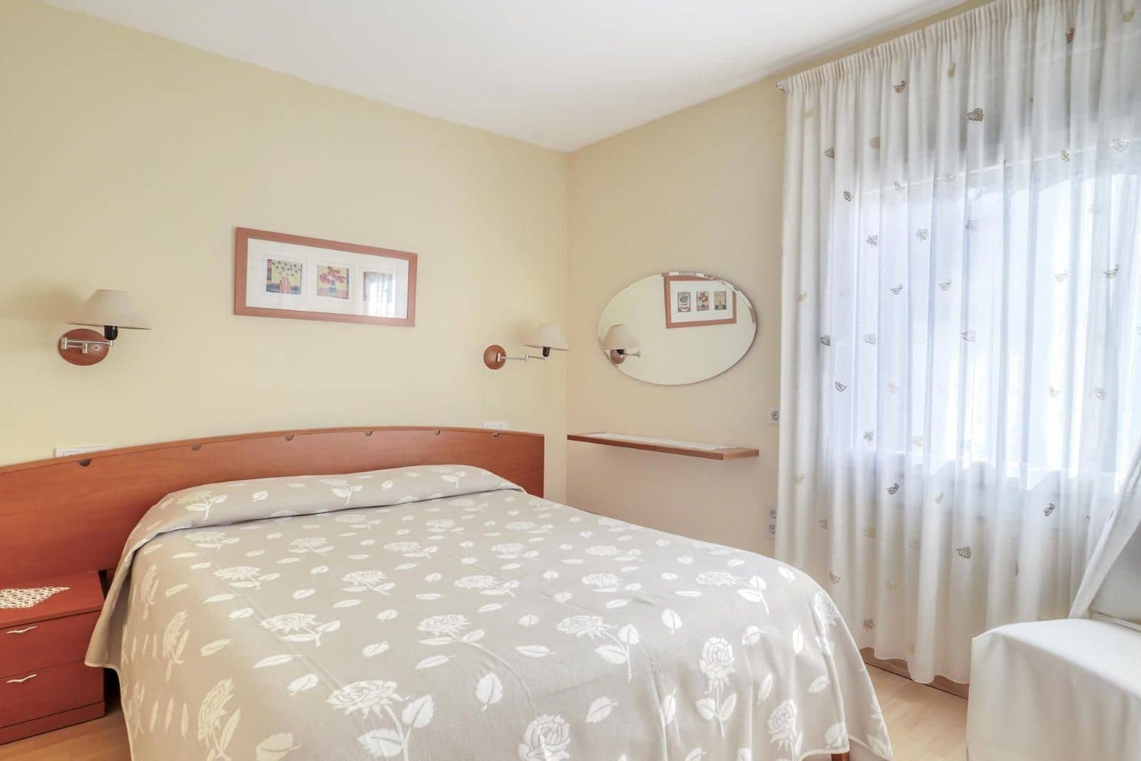 2 bedroom Flat for sale in Roses with garage - € 295,000 (Ref: 9700131)