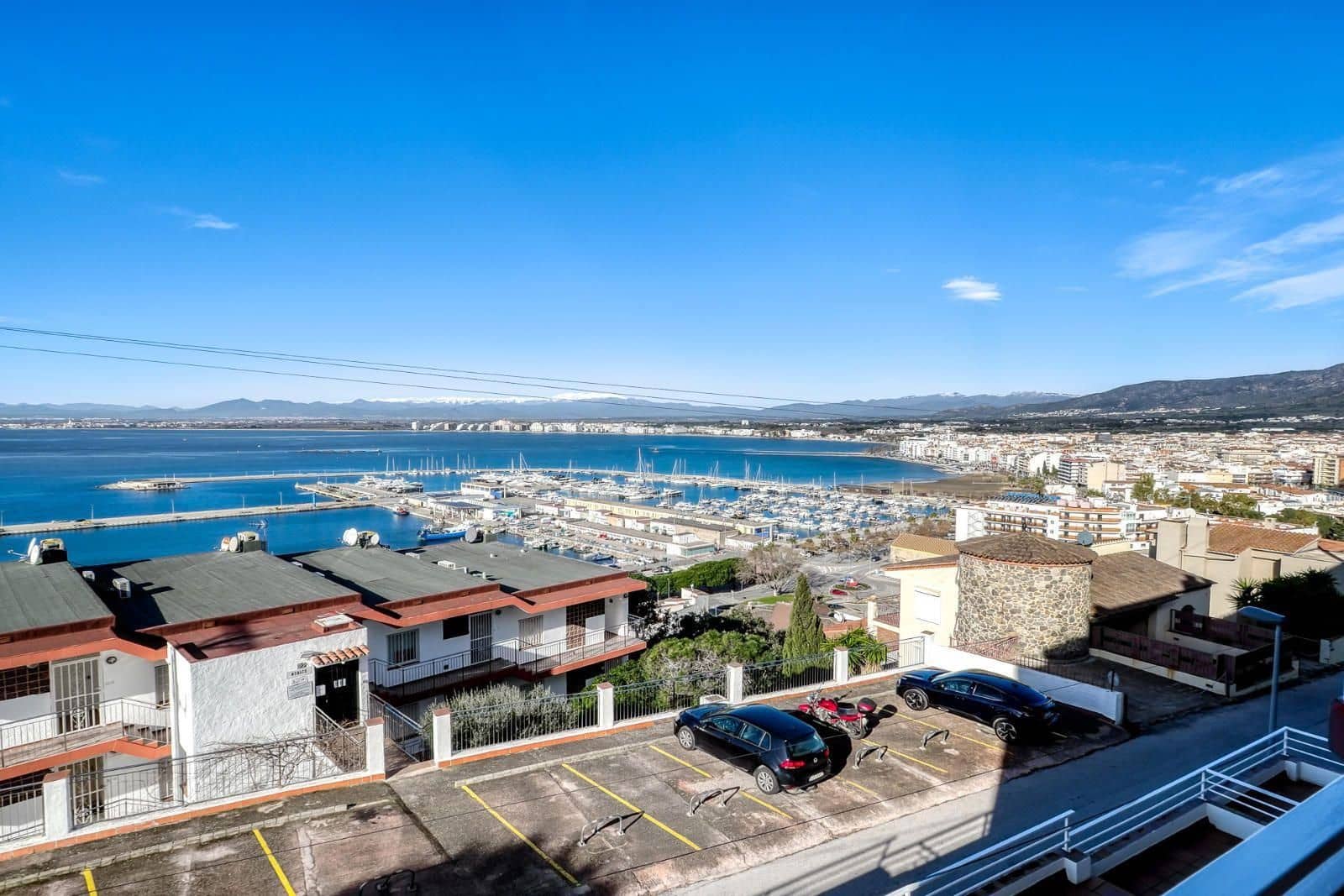 2 bedroom Flat for sale in Roses with garage - € 295,000 (Ref: 9700131)