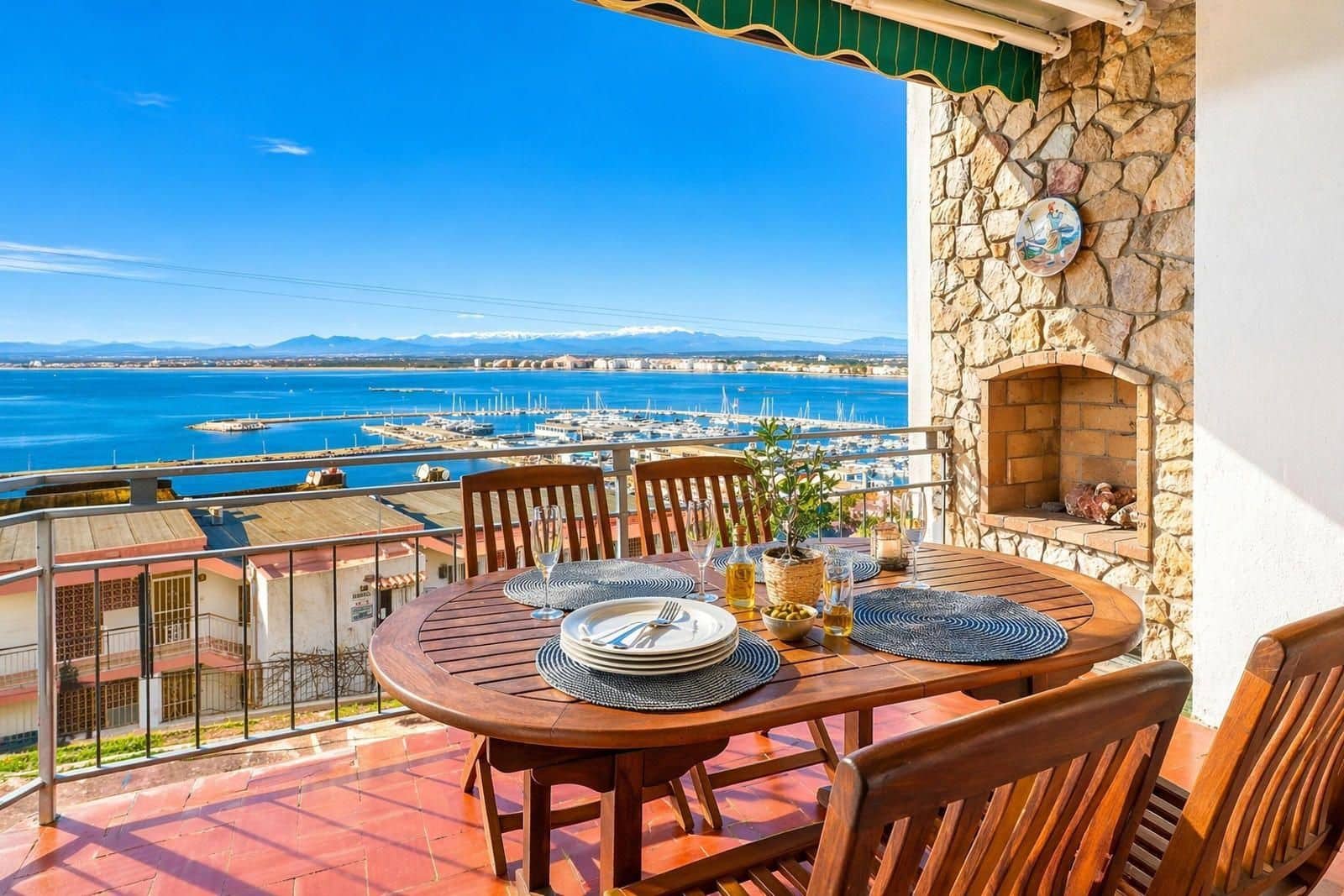 Piso de 2 habitaciones en Roses en venta con garaje - 285.000 € (Ref: 9700131)