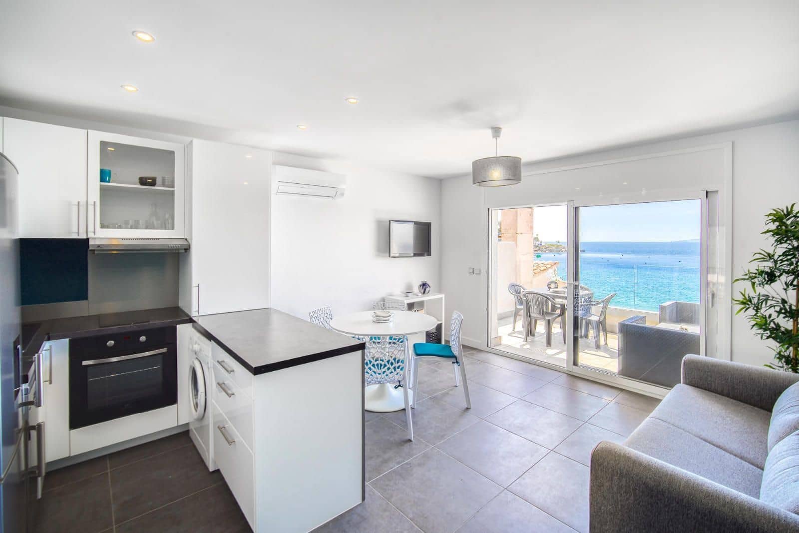 1 bedroom Flat for sale in Roses with garage - € 399,000 (Ref: 9708023)