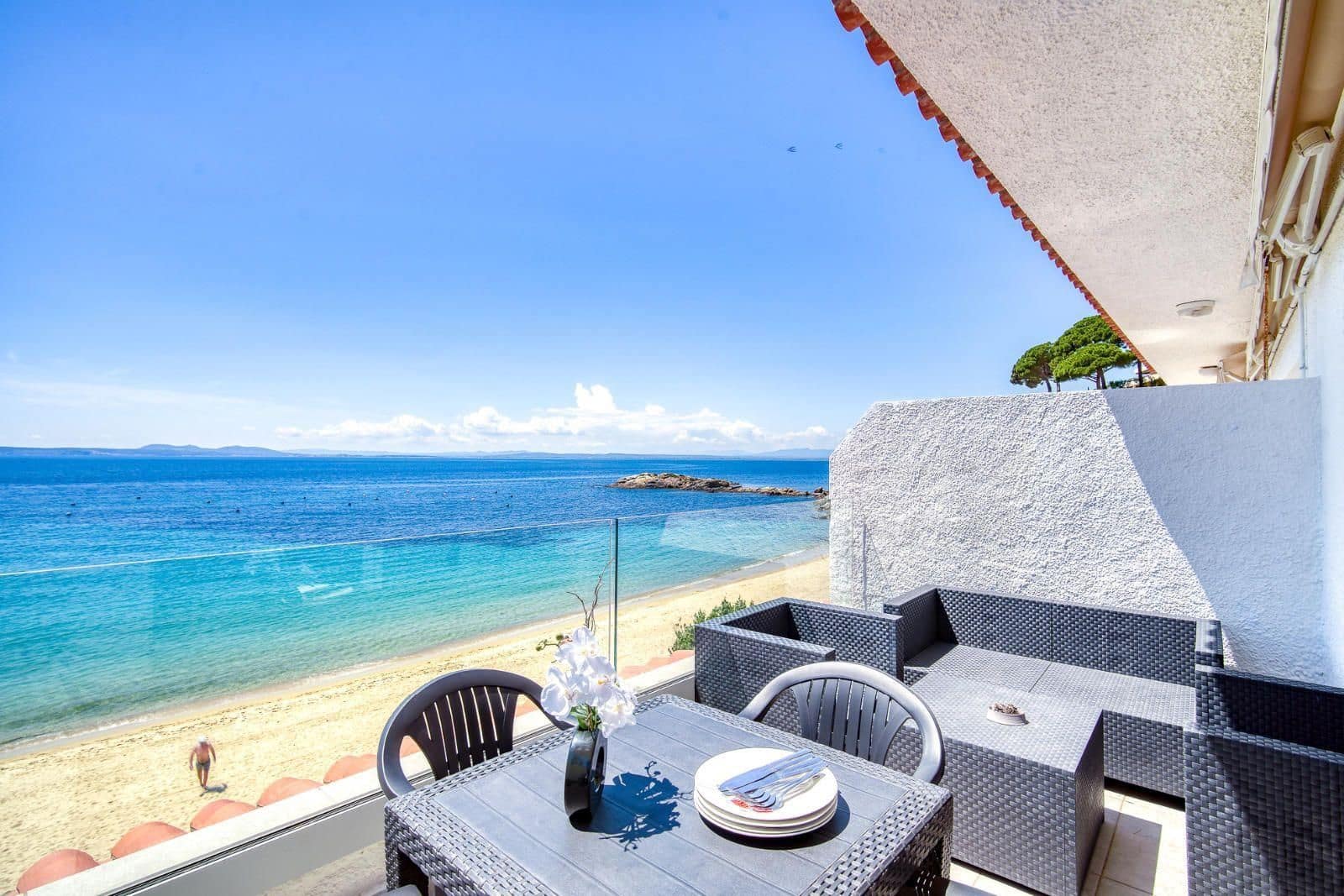 1 bedroom Flat for sale in Roses with garage - € 399,000 (Ref: 9708023)