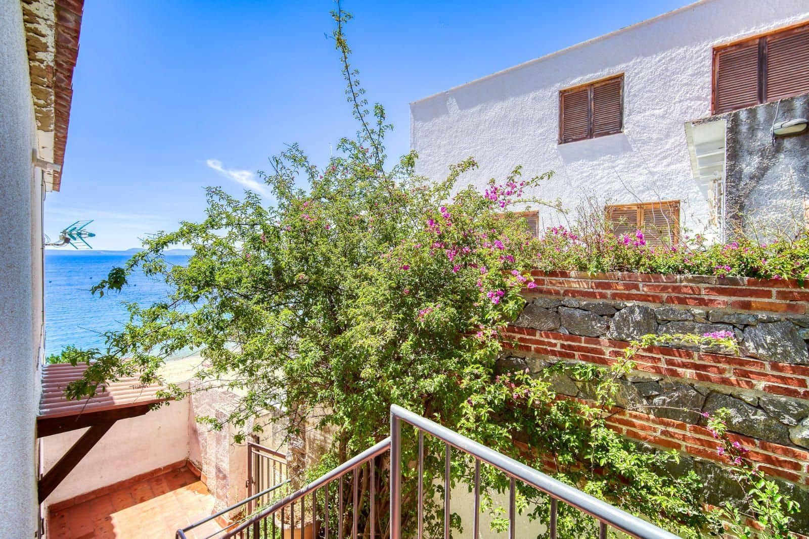 1 bedroom Flat for sale in Roses with garage - € 399,000 (Ref: 9708023)