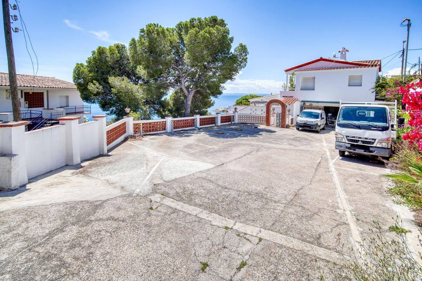 1 bedroom Flat for sale in Roses with garage - € 399,000 (Ref: 9708023)