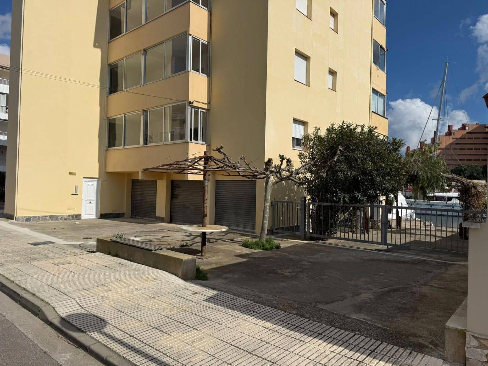 Garage for sale in Santa Margarida - € 150,000 (Ref: 9714273)