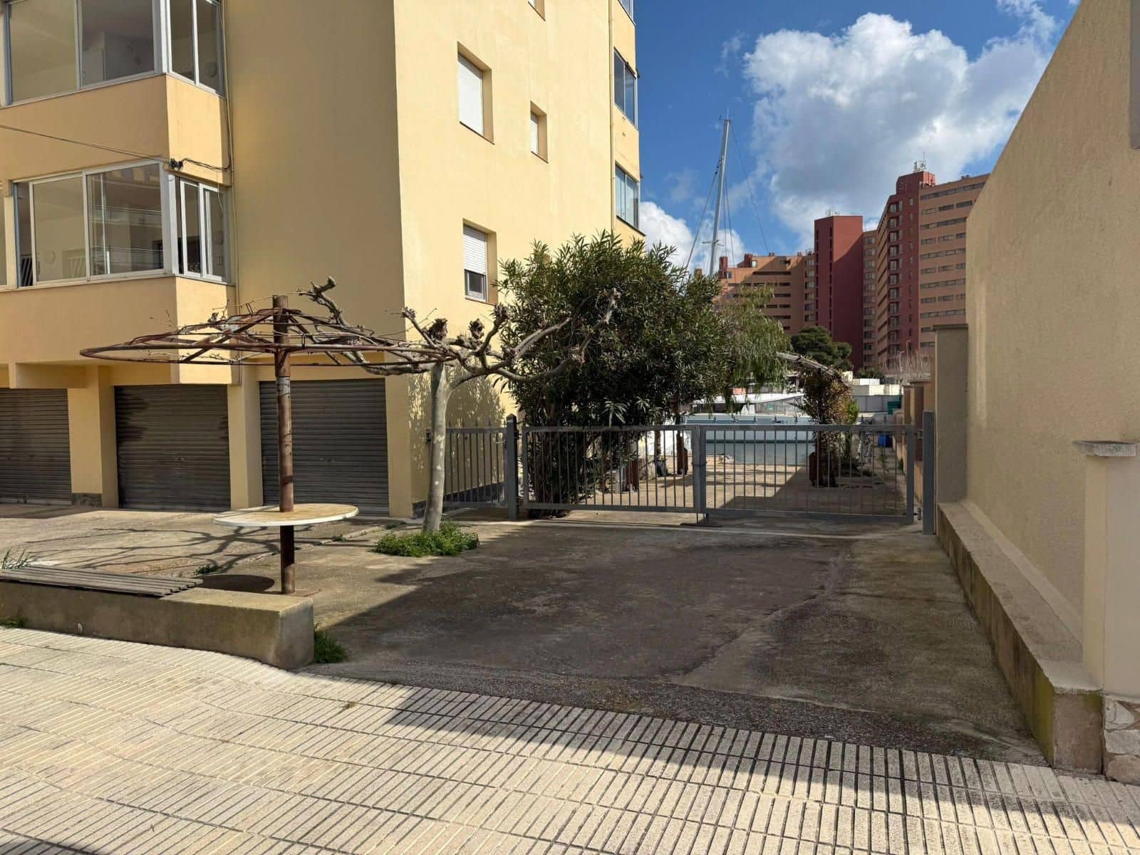 Garage for sale in Santa Margarida - € 150,000 (Ref: 9714273)