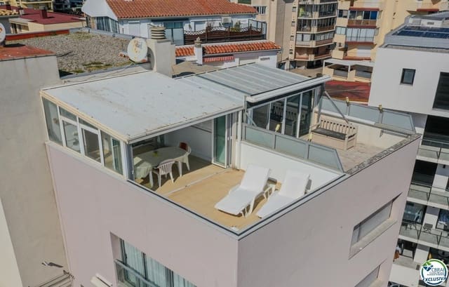 Piso de 2 habitaciones en Santa Margarida, Roses en venta con piscina garaje - 240.000 € (Ref: 9720508)