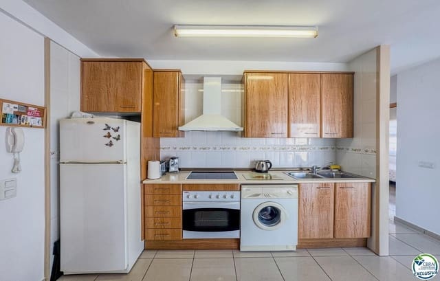 Piso de 2 habitaciones en Santa Margarida, Roses en venta con piscina garaje - 240.000 € (Ref: 9720508)