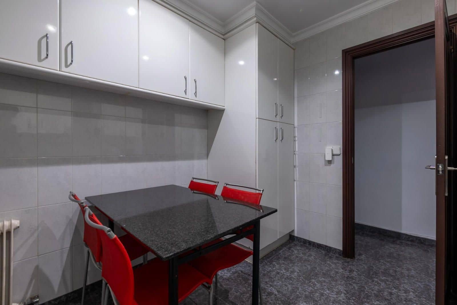 4 bedroom Flat for sale in Figueres - € 225,000 (Ref: 9720913)