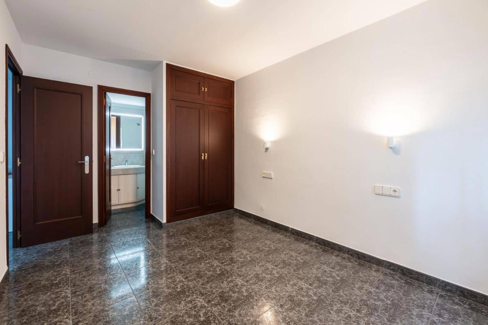 4 bedroom Flat for sale in Figueres - € 225,000 (Ref: 9720913)