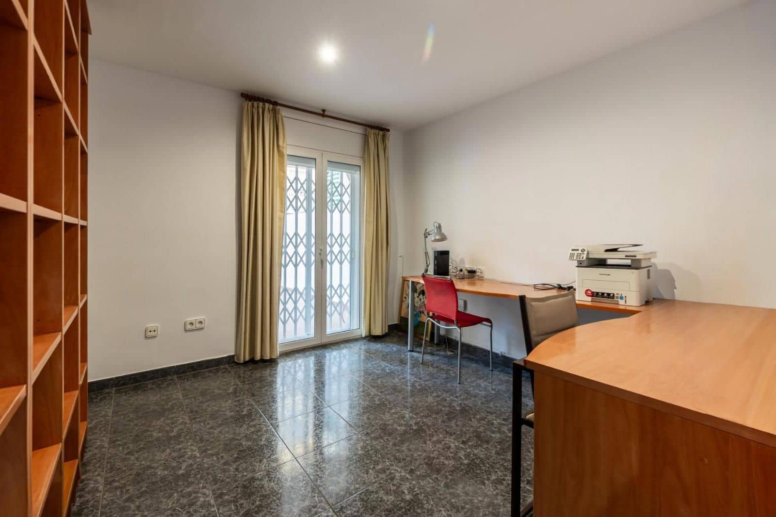 4 bedroom Flat for sale in Figueres - € 225,000 (Ref: 9720913)