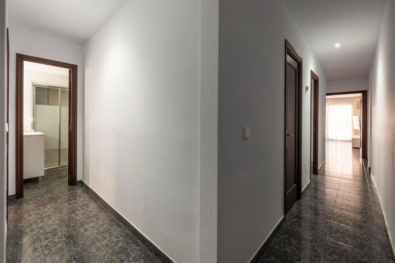 4 bedroom Flat for sale in Figueres - € 225,000 (Ref: 9720913)