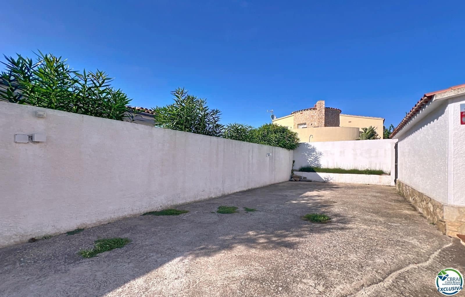 2 soveværelse Villa til salg i Empuriabrava med swimmingpool garage - € 385.000 (Ref: 9759473)