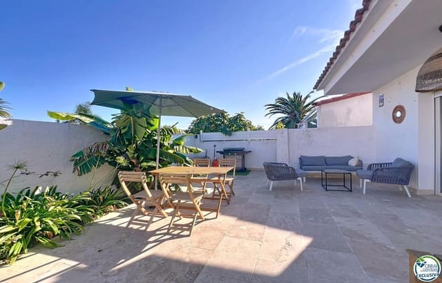 2 soveværelse Villa til salg i Empuriabrava, Castelló d'Empúries med swimmingpool garage - € 385.000 (Ref: 9759473)