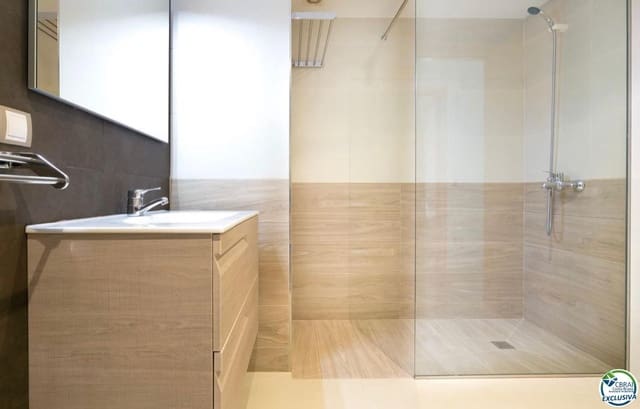 3 soveværelse Lejlighed til salg i Roses med garage - € 439.000 (Ref: 9762319)