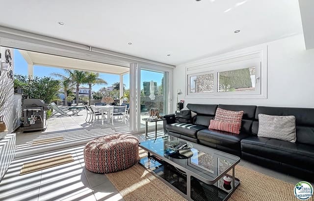 3 soveværelse Villa til salg i Empuriabrava, Castelló d'Empúries med swimmingpool garage - € 930.000 (Ref: 9769138)