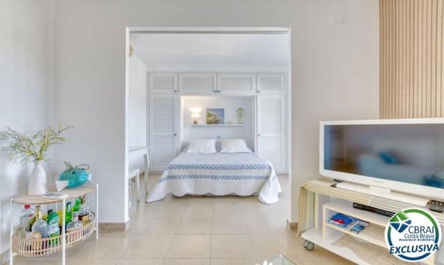 2 slaapkamer Flat te koop in Roses - € 235.000 (Ref: 9778521)