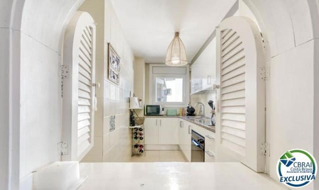 2 slaapkamer Flat te koop in Roses - € 235.000 (Ref: 9778521)