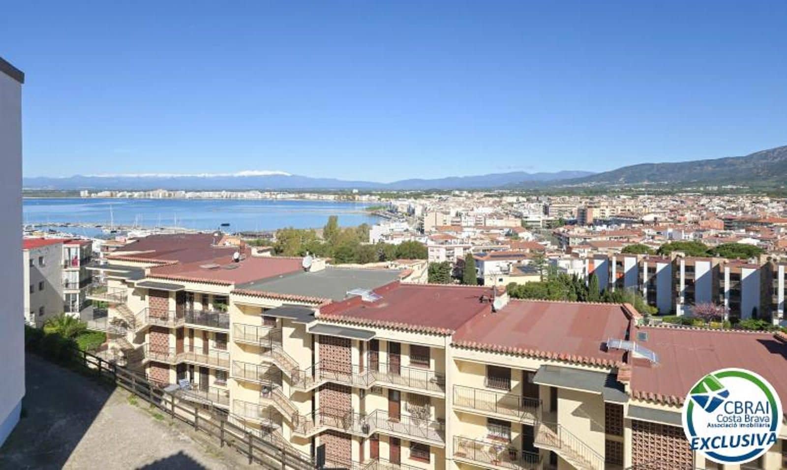 2 bedroom Flat for sale in Roses - € 235,000 (Ref: 9778521)