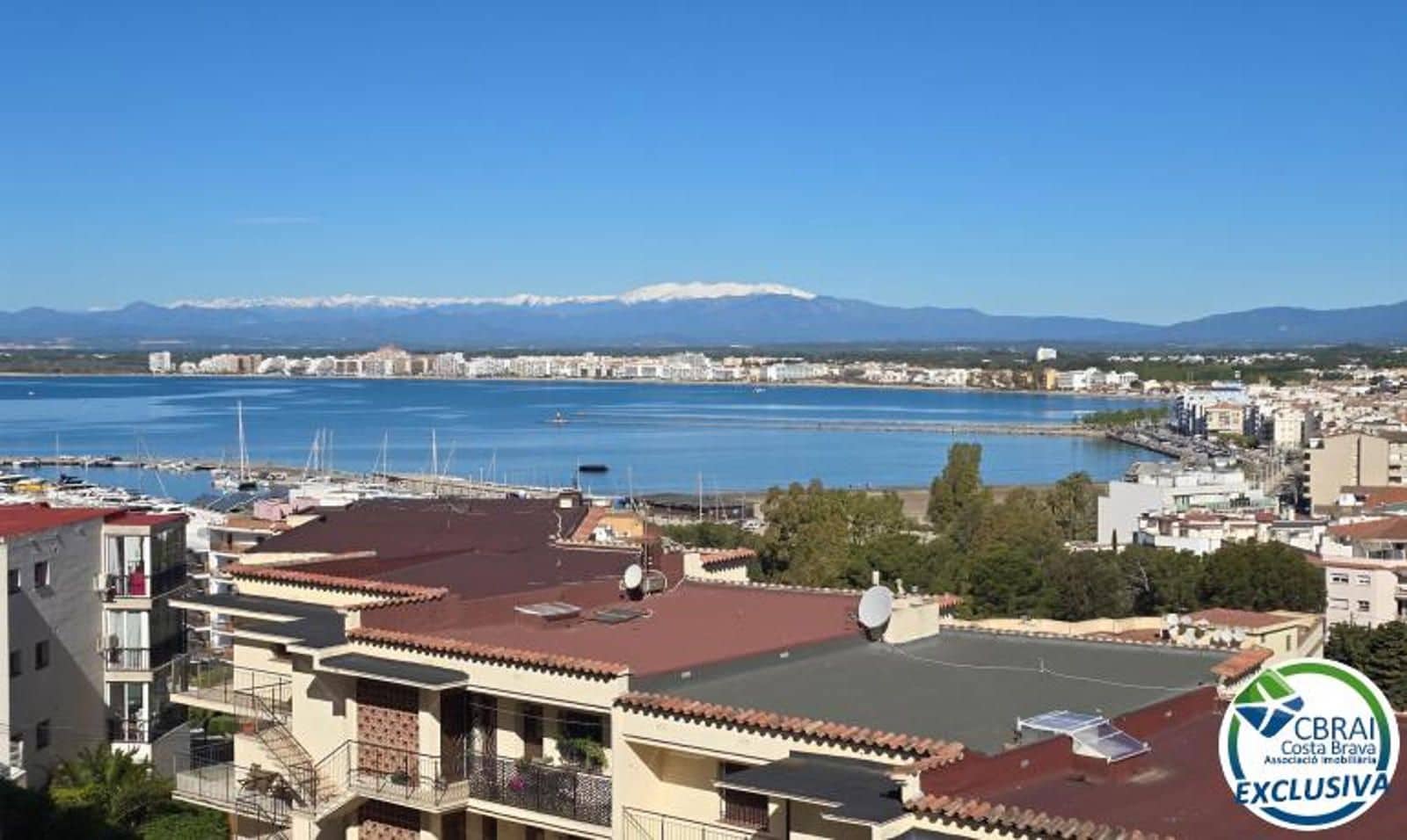 2 bedroom Flat for sale in Roses - € 235,000 (Ref: 9778521)
