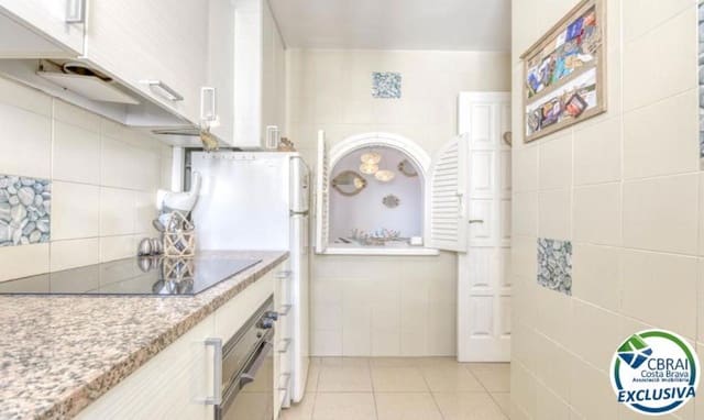 2 slaapkamer Flat te koop in Roses - € 235.000 (Ref: 9778521)