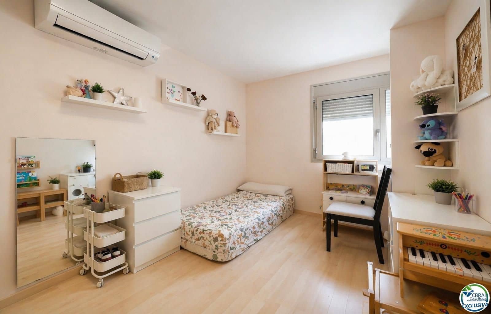 4 bedroom Flat for sale in Roses with garage - € 418,000 (Ref: 9785987)